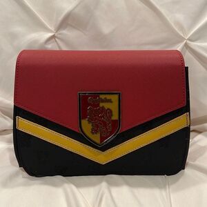 Loungefly Harry Potter Gryffindor House Crest Chain Crossbody Bag NWT 🦁